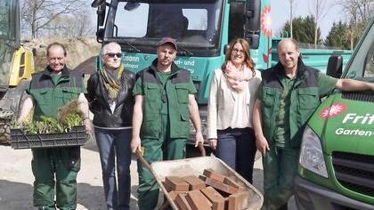 Machen Ihre Gartenträume wahr: Dieter Lechner (von links), Ingeborg Hofmann, Bashkim Rekaj, Brigitte Hofmann und Firmeninhaber Martin Hofmann.  Fotos: Pauline Lindner/privat