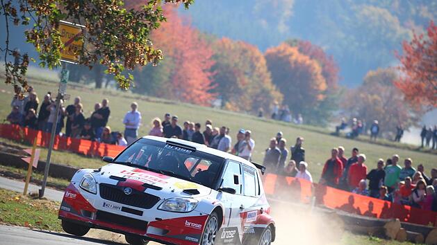 Die Gesamtsieger Dominik Dinkel/Christina F&uuml;rst im Skoda Fabia S2000 bei der Wertungspr&uuml;fung "Brunn".  Fotos: Sascha D&ouml;rrenb&auml;cher