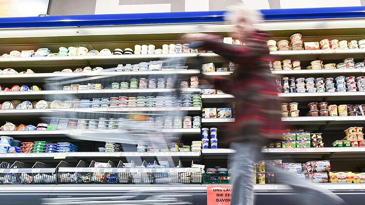 Die Kunden fassten den Räuber und verhinderten Schlimmeres. Symbolfoto: Uwe Anspach/dpa