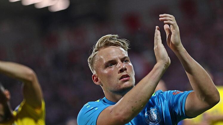 Lukas Wenzel aus Steinach hat es vor seiner kürzlichen Fußverletzung als Stammkeeper ins Tor des Nordost-Regionalligisten Lokomotive Leipzig geschafft. Mit dem Traditionsverein möchte der 20-Jährige die Rückkehr in den Profifußball schaffen. Foto: Elke Bahrdt