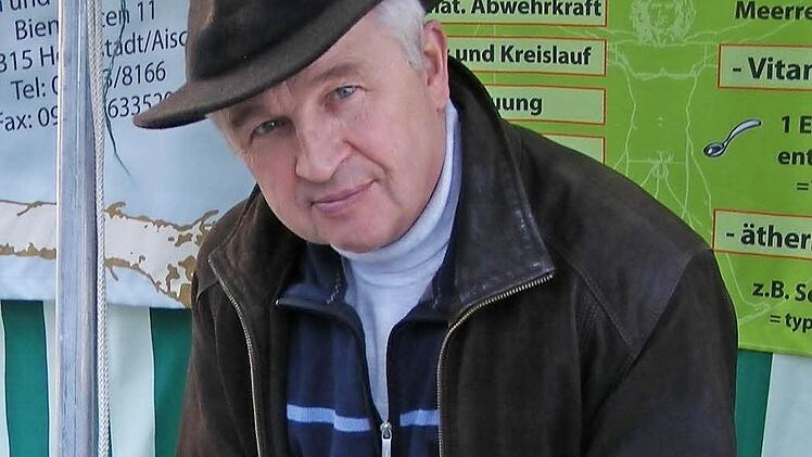 Gerhard Schmidt bot Meerrettich-Spezialitäten aus eigenem Anbau.