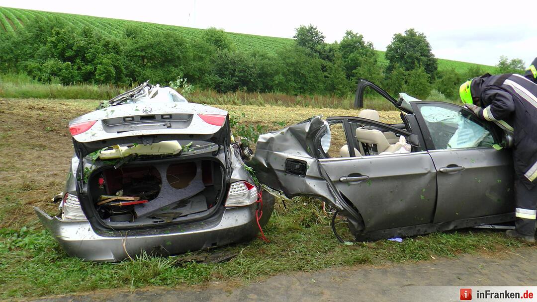 Fahrzeug bei Unfall in Frankenwinheim komplett zerstört