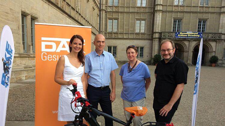 Erst gab es Ärger, und dann warteten die Organisatoren Christina Vatke, Volker Seifarth, Marita Nehring und Peter Ehrl (von links) auch noch vergeblich auf den Sieger des diesjährigen Wettbewerbs "Bike to Work".Foto: Oliver Schmidt