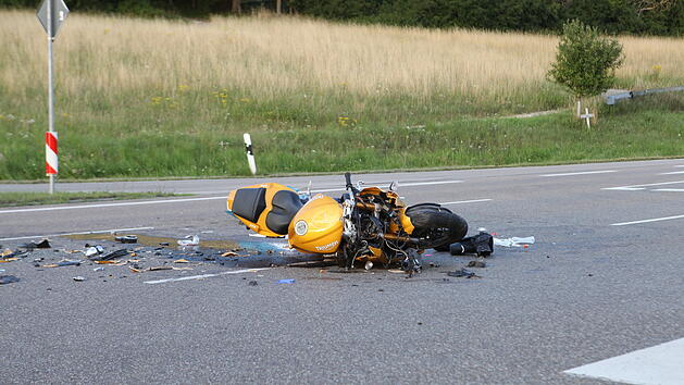 Bei einem schweren Motorradunfall bei Lichtenau kam ein 51-J&auml;hriger ums Leben - sein 10-j&auml;hriger Sohn &uuml;berlebte schwer verletzt.