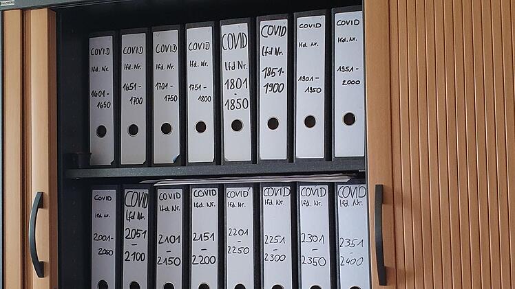 Die Corona-F&auml;lle f&uuml;llen mittlerweile etliche Aktenschr&auml;nke im Kulmbacher Gesundheitsamt. Foto: Christine Fischer