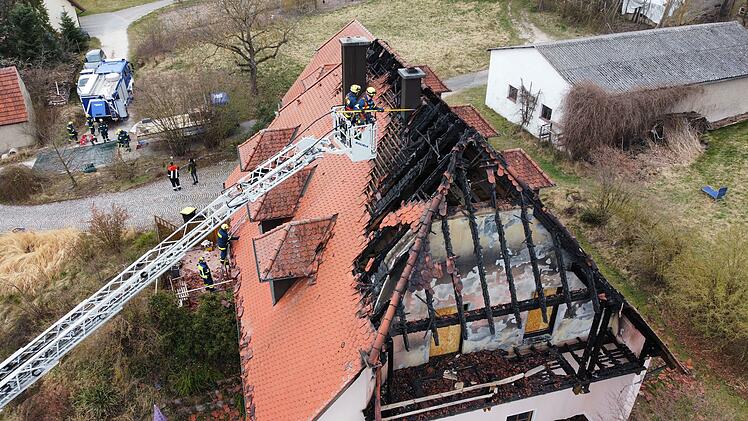 Etwa 150.000 Euro Schaden: Einfamilienhaus im Vollbrand