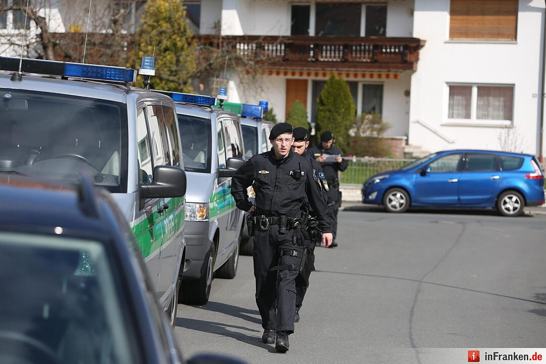 Bankfiliale in Kornburg ueberfallen - Taeter noch auf der Flucht