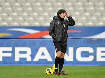 Will bei der Europameisterschaft in Frankreich mit seiner DFB-Elf wieder voll durchstarten: Bundestrainer Joachim Löw. Archivfoto: Andreas Gerbert/dpa