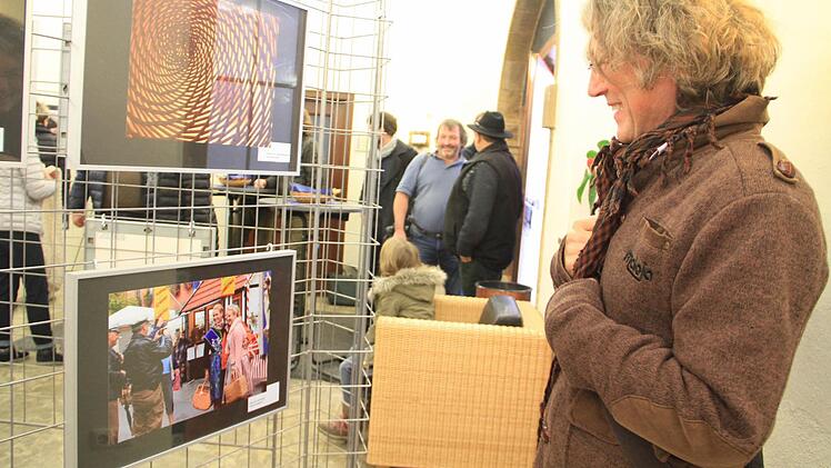 Manche Bilder regen zum Schmunzeln an, wie Tanja Liebs "Sie wurden geblitzt". Foto: Gerda Völk