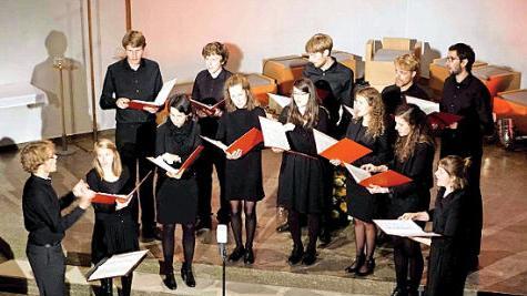 Das junge "Ensemble 25" aus Dresden sang zum Auftakt.  Foto: sae
