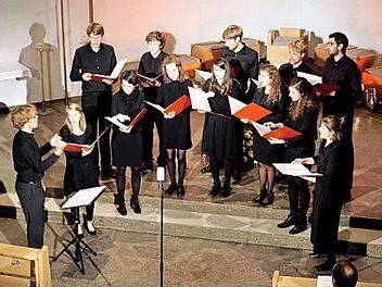 Das junge "Ensemble 25" aus Dresden sang zum Auftakt.  Foto: sae
