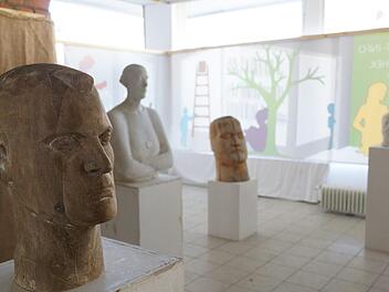 Im früheren Hammelburger Kaufhaus sind vor allem Arbeiten aus Walter Grafs Studienzeit an der Akademie der Bildenden Künste in Nürnberg zu sehen.Arkadius Guzy