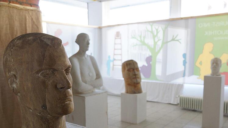 Im früheren Hammelburger Kaufhaus sind vor allem Arbeiten aus Walter Grafs Studienzeit an der Akademie der Bildenden Künste in Nürnberg zu sehen.Arkadius Guzy