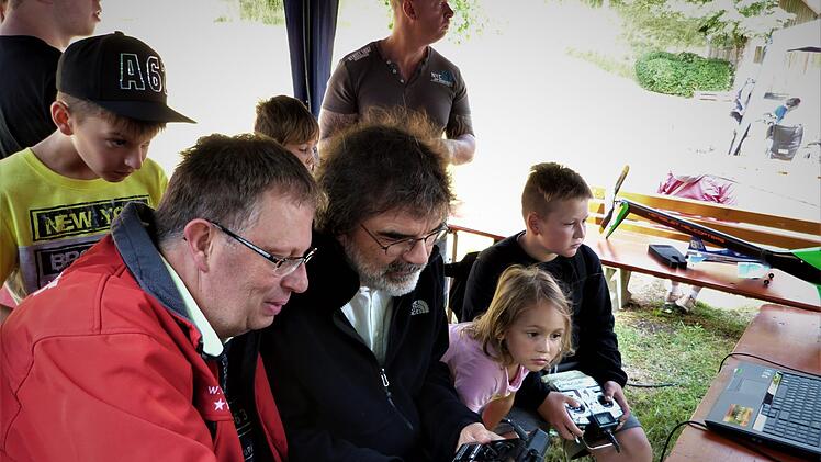 Für Jung und Alt wurde rund ums Schloss ein abwechslungsreiches Programm geboten. Foto: Werner Reißaus
