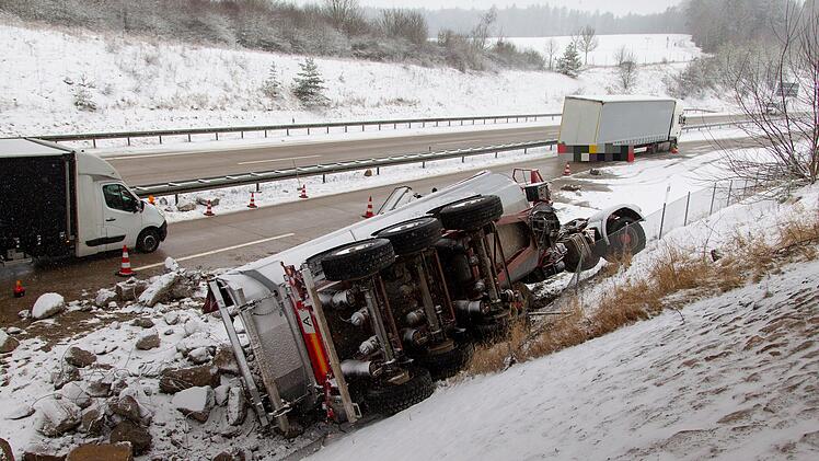 Schwerer LKW-Unfall auf A73