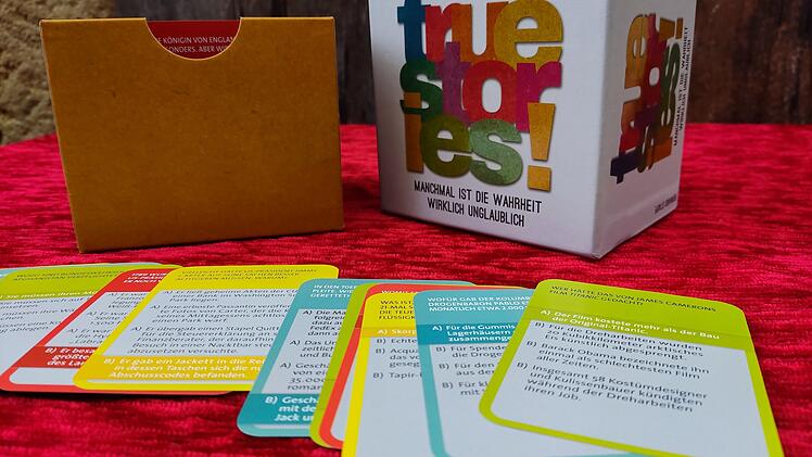 Spiele-Test True Stories: Das absurde Wissensspiel im Quader-Format