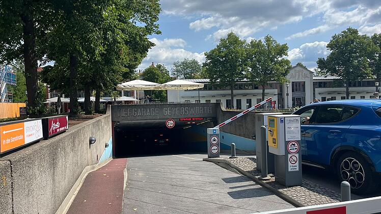 F&uuml;r die Parkplatzsuche in der Innenstadt verweisen die Stadtwerke Bamberg auch auf Alternativen wie Park-and-Ride, um Verkehrschaos und lange Parkplatzsuche zu vermeiden.
