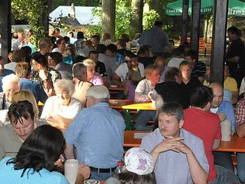 Die Helfer der Rettungsorganisationen genossen den Tag auf der Herzogenauracher Kerwa. Fotos: Roland Meister