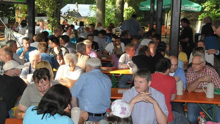Die Helfer der Rettungsorganisationen genossen den Tag auf der Herzogenauracher Kerwa. Fotos: Roland Meister