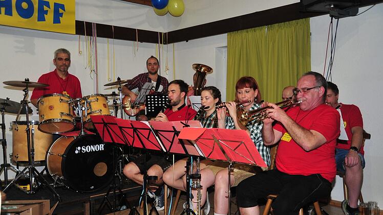 Stimmung pur  gab es bei der Sitzung der Klennewehmer Bisch&ouml;ff. Foto: Ewald Schlembach