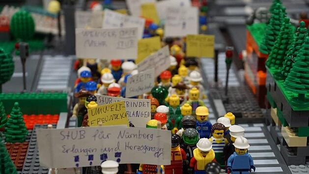 Die Stadt-Umland-Bahn hat viele Gegner, aber auch viele Befürworter. Drei Abstimmungen - in Erlangen, Herzogenaurach und im Landkreis - zeichneten ein heterogenes Stimmungsbild.  Foto: Pascale Ferry/Archiv