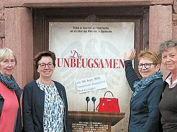 Auf Initiative des Bad Kissinger Frauenrings wurde der Dokumentarfilm "Die Unbeugsamen" im Universum Kinopalast gezeigt. Die Vorstandsmitglieder Gesine Just (von links), Hanne Stärker, Barbara Thiele und Karin Reinshagen freuten sich über die unerwartet große Zahl der BesucherInnen.