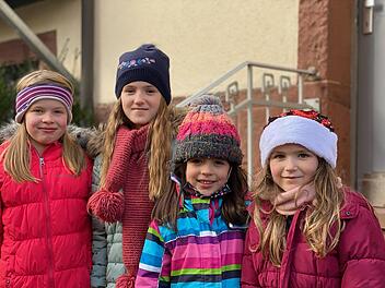 Anna (8), Luise (9), Clara (6) und Anne (6)  aus dem Kreis Bad Kissingen wachsen mit Corona auf - und haben eine klare Meinung dazu.