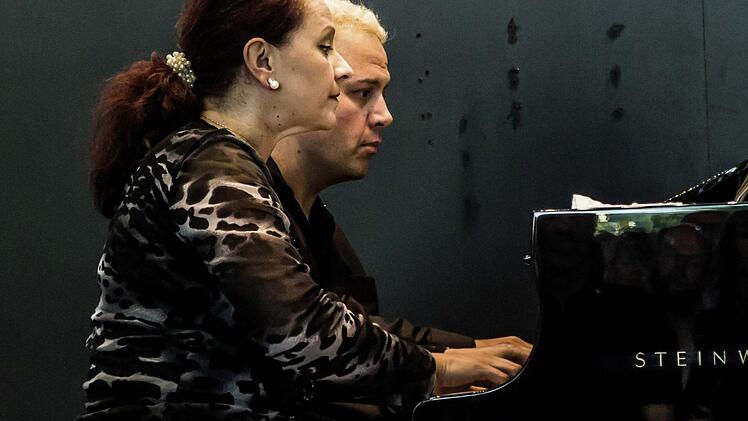 Duo-Spiel in Vollendung boten Aglika Genova und Liuben Dimitrov beim Coburger "Verein". Foto: Jochen Berger