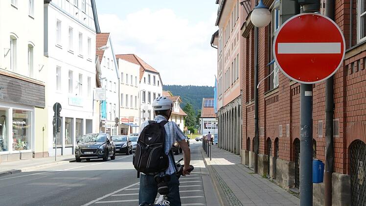 Vorschlag: die Webergasse entgegen der vorgeschriebenen Fahrtrichtung für Radfahrer öffnen. Foto: Dagmar Besand