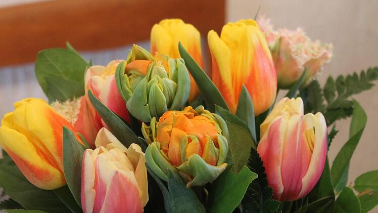 Noch ist die Auswahl an Schnittblumen nicht sehr groß. Seit einiger Zeit werden die ersten angetriebenen Tulpen verkauft. Foto: Jupp Schröder