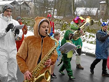 Bei den Leuzendorfer Musikanten ein besonderes Saxophon. Wird bestimmt ein besonders schöner Ton!