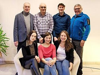 Der neue Vorstand des Missionsvereins "Lasst uns gehen" Heiligenstadt, vorn die Beisitzerinnen (von links) Carolin Dorsch, Silvia B&auml;rnreuther, Eva Audenrith; hinten (von links): Friedrich Dorsch, Heinz Sponsel, Florian Ott, Otto Audenrith Foto: privat