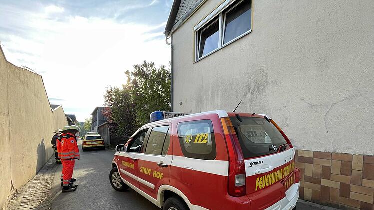 Zimmerbrand in Wohnhaus: Mehrere Katzen verendet