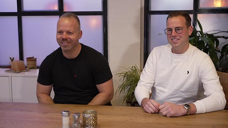 Stefan (links) und Jonas sind froh, nicht an Tag 1 kochen zu m&uuml;ssen.