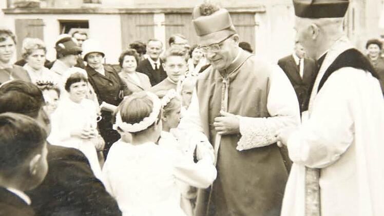 Ein großer Empfang wurde Bischof Pflaum bei jedem Heimaturlaub in Lembach beschert. Trauungen, Taufen und Firmungen wurden eigens auf seine Besuche im heutigen Eltmanner Stadtteil gelegt. Foto: sw