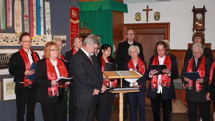 Der Gesangverein Ebern unter muskalischer Leitung von Klemens Albert präsentiert seine Ausstellung im Heimatmuseum.Katharina Becht