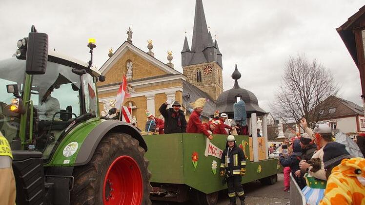 Faschingsumzug in Memmelsdorf, MCC-Wagen mit Präsidium Foto: Joseph Beck