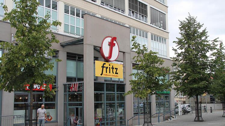 Nur Geschäfte, die wie Apotheken der Grundversorgung dienen, haben in Einkaufszentren wie dem Fritz geöffnet.  Foto: Alexander Hartmann