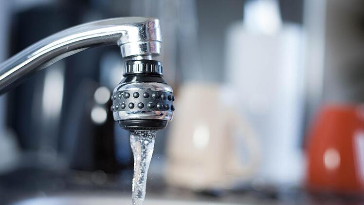 Bequem: Den Wasserhahn aufdrehen und schon hast du Wasser.