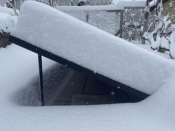 Balkonkraftwerk im Winter: Wie Ertrag & Preise 2026 wirklich aussehen