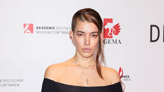 Frida-Gold-Frontfrau Alina S&uuml;ggeler erlitt nach den Dreharbeiten zu "Sing meinen Song" eine Hirnblutung.