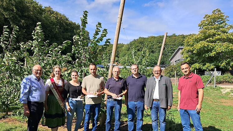 Preisverleihung: Schwerste Kirsche der Fr&auml;nkischen Schweiz pr&auml;miert