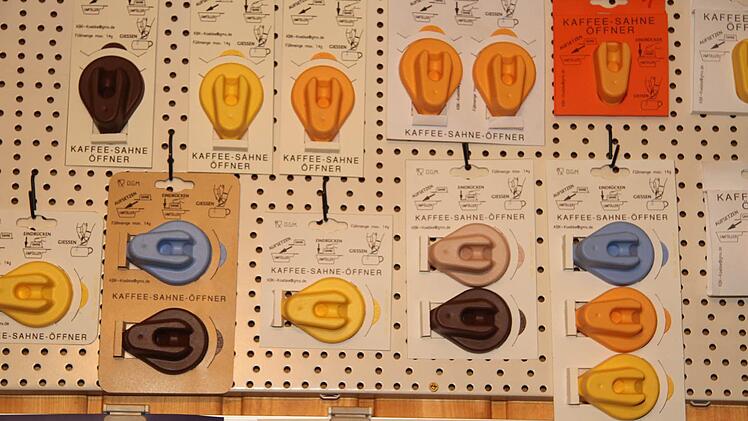 So könnten die Kaffee-Sahne-Öffner im Supermarkt präsentiert werden - einzeln, in Zweierpacks oder auch in Dreier-Packs