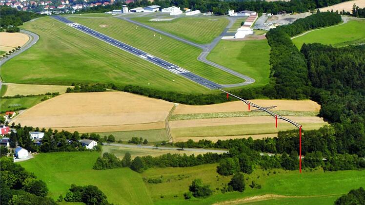 So könnte es aussehen, wenn die Anflugbefeuerung auf die erforderlichen 420 Meter verlängert wird. Montage: Hartmut Demand