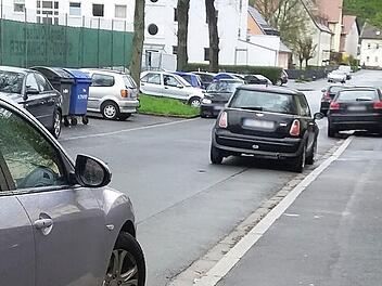 Ziemlich unübersichtlich stellt sich derzeit die Parksituation in der Friedrich-Ebert-Straße dar. Foto: privat