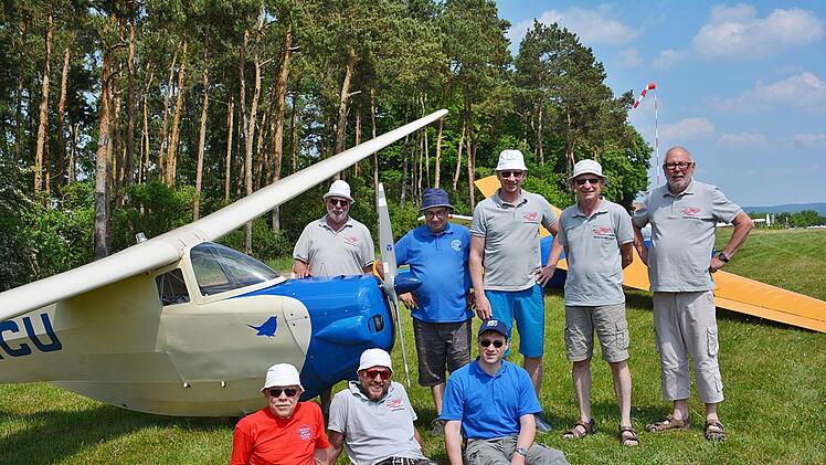 Aus Deutschland, der Schweiz, Holland und Dänemark kommen die Mitglieder der Interessengemeinschaft Scheibe. Seit drei Jahren treffen sie sich einmal im Jahr am Flugplatz des Aero Club Bad Königshofen. Für Alfred Hoffmann, Vorsitzender des Aero Club Bad Königshofen auch eine Werbung für den Verein, aber auch für die Stadt Bad Königshofen.Hanns Friedrich