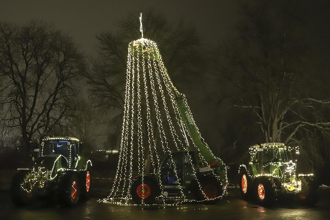 In Kulmbach durfte die beliebte Lichterfahrt der Traktoren stattfinden.