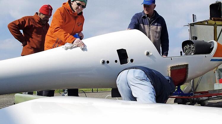 Die Flieger haben ihre Segler für die Saison schon fit gemacht.