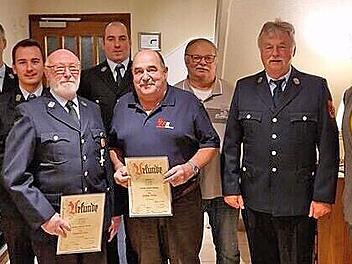 Ehrungen bei der Feuerwehr Römershag. Auf dem Foto (von links): Vereinsvorsitzender Andreas Heil, stellvertretender Gerätewart Bruno Will, Winfried Hehn, Atemschutzbeauftragter René Ape, Helmut Weber, Peter Gerhard, Udo Albert und 3. Bürgermeister...