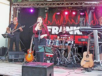 Am Kirchweihsamstag, 5. Juli, spielt die Stimmungsband „Frankenfeuer“ zur Kerwa in Mistelfeld. Die Open-Air-Veranstaltung findet im Biergarten des Gasthofes Fischer statt. Beginn ist um 20 Uhr. Der Eintritt ist frei.